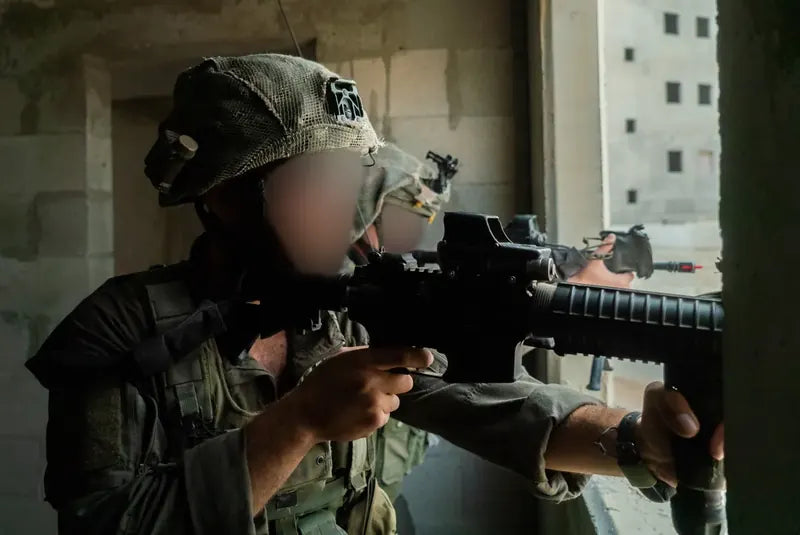 Close-quarters training with a rifle